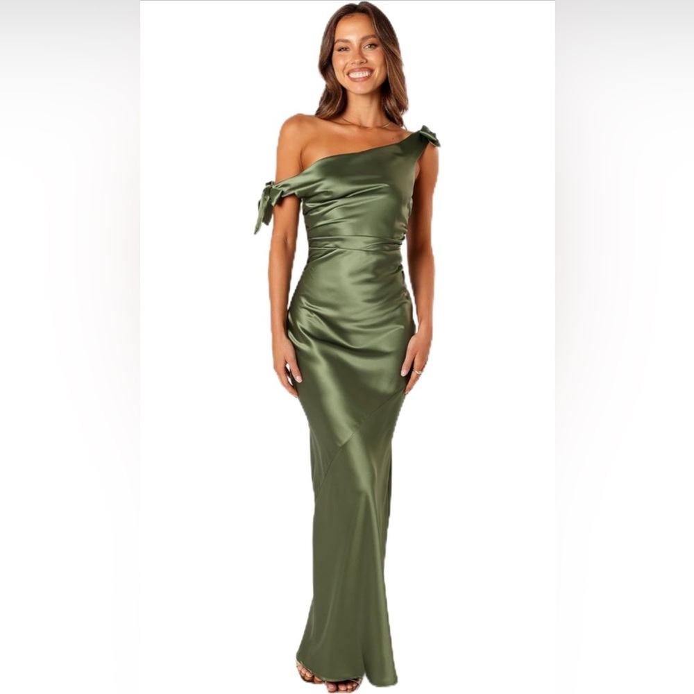 Petal & Pup Womens Selma Off Shoulder Maxi Dress